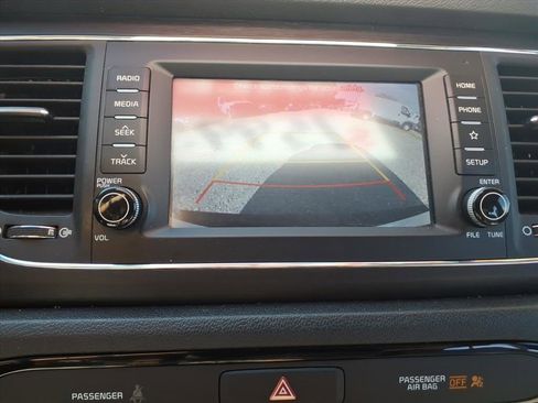 Used 2019 Kia Sedona L image 21