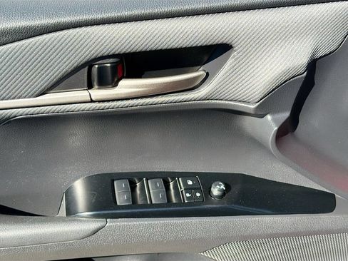 Used 2025 Toyota Camry SE FWD image 17