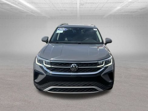 Used 2022 Volkswagen Taos SEL w/ Panoramic Sunroof Package AWD/4WD image 3