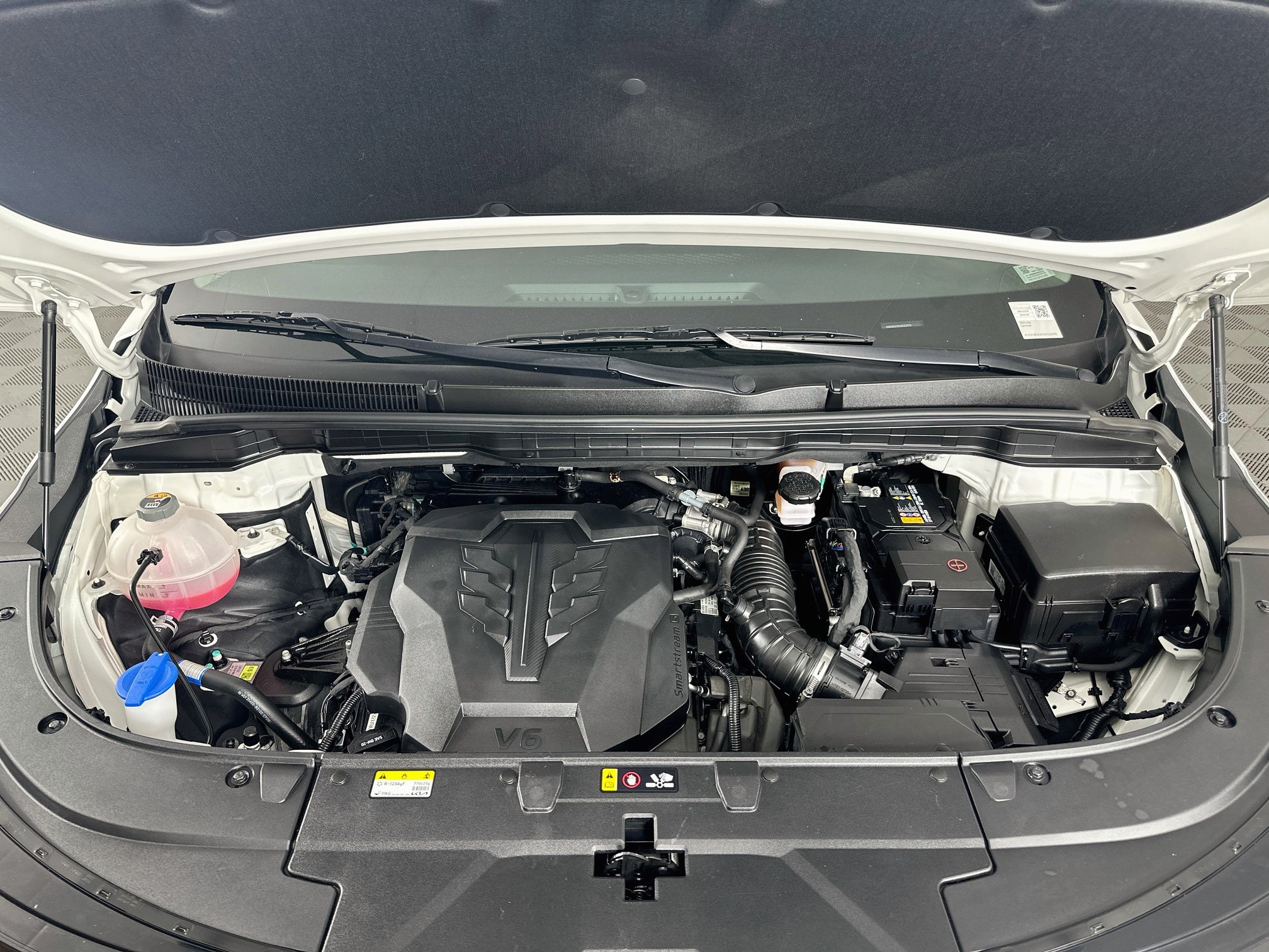 Used 2025 Kia Carnival FWD image 35