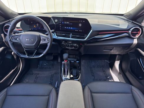 Used 2025 Chevrolet Trax RS FWD image 10