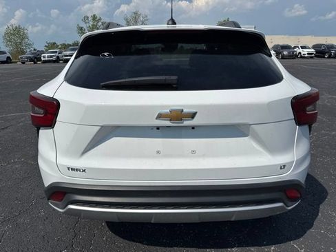Used 2025 Chevrolet Trax LT FWD image 5