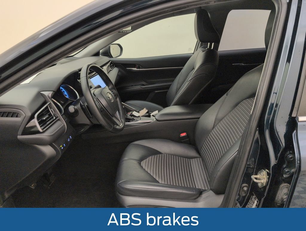 Used 2020 Toyota Camry SE w/ Convenience Package FWD image 4