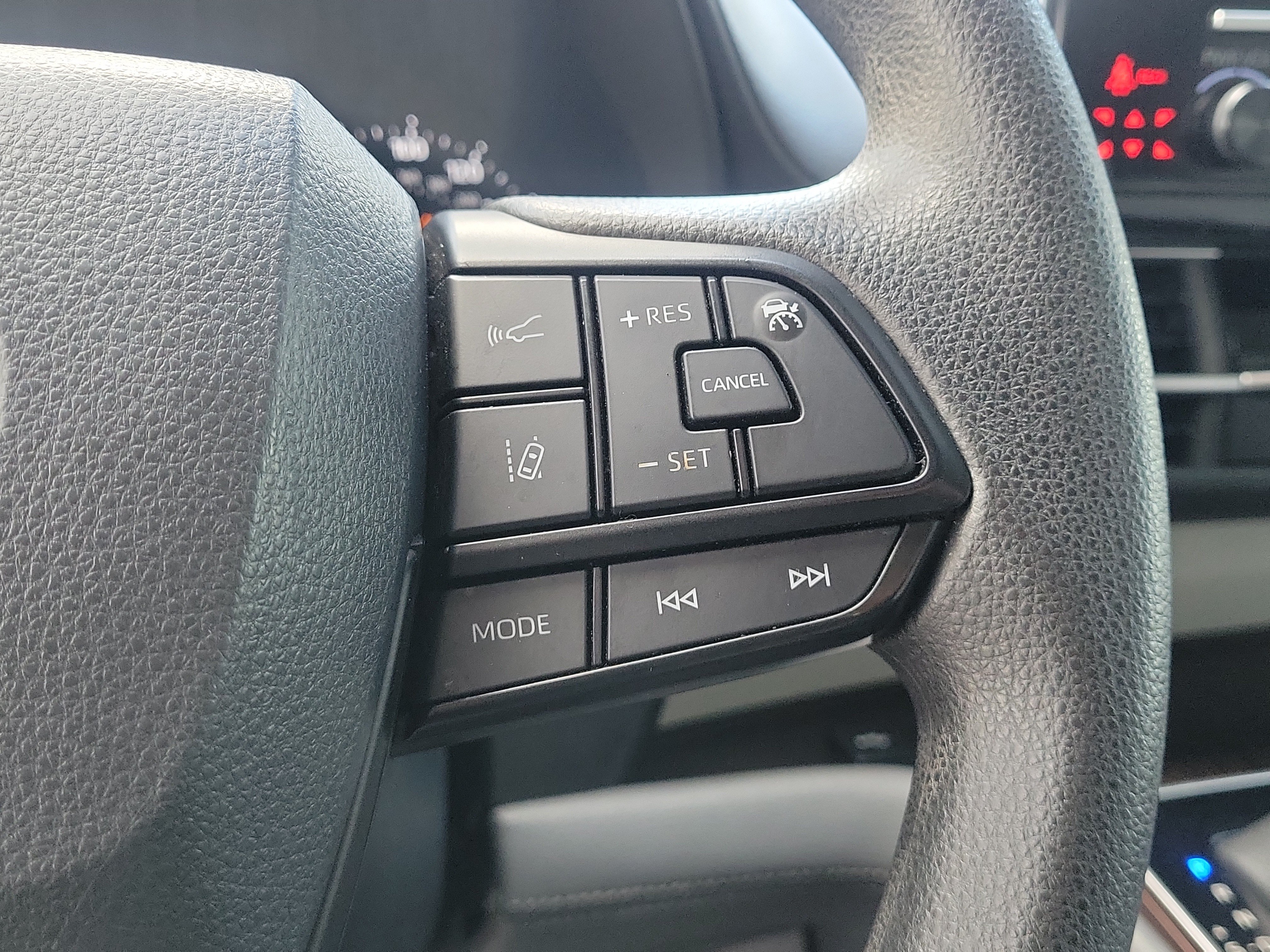 Used 2024 Toyota Sienna LE FWD image 23