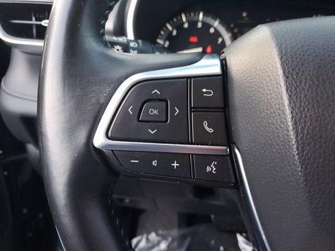 Used 2021 Toyota Highlander XLE image 18