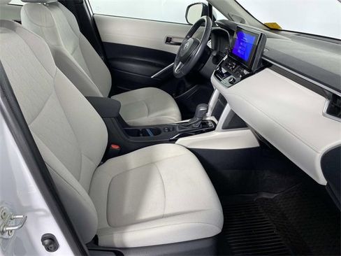 Used 2023 Toyota Corolla Cross LE w/ Moonroof Package image 11