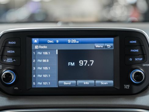 Used 2020 Hyundai Santa Fe SE image 25