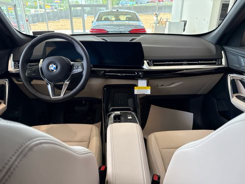 Used 2025 BMW X1 xDrive28i w/ Convenience Package image 7