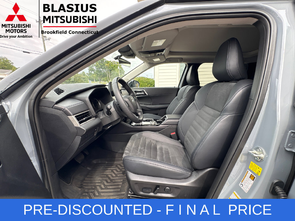 Used 2025 Mitsubishi Outlander AWD image 18