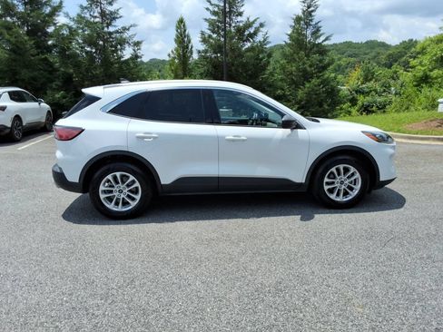 Used 2022 Ford Escape SE FWD image 4