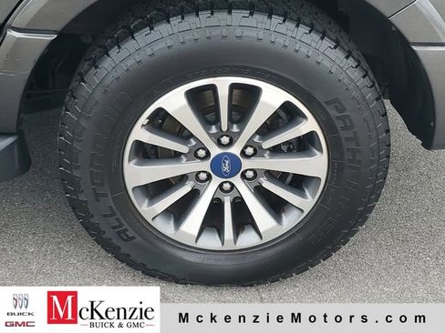 Used 2017 Ford Expedition XLT AWD/4WD image 32