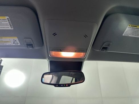 Used 2022 Chevrolet Trax LT w/ LT Convenience Package image 30