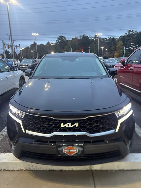 Used 2022 Kia Sorento LX AWD/4WD image 1