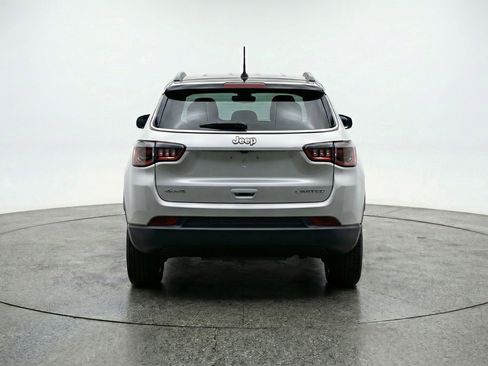 Used 2025 Jeep Compass Limited AWD/4WD image 7