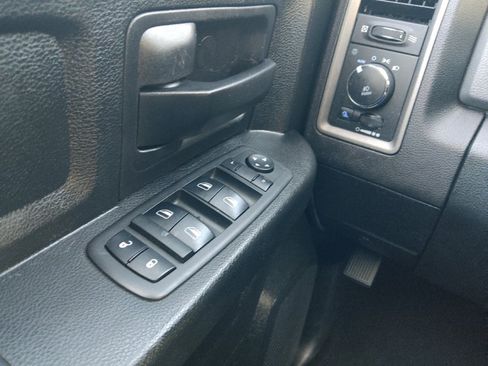 Used 2018 RAM 1500 Express RWD image 27