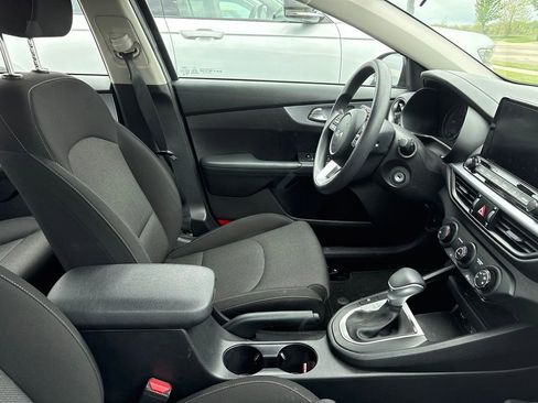Certified 2022 Kia Forte LXS w/ LXS Technology Package FWD image 23