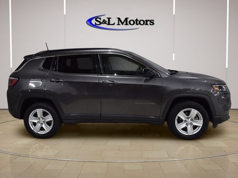 Used 2022 Jeep Compass Latitude AWD/4WD image 9