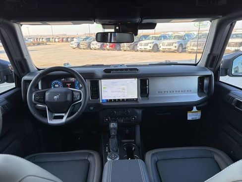 New 2025 Ford Bronco Outer Banks w/ Sasquatch Package image 18