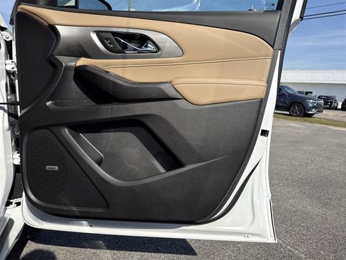 Used 2023 Chevrolet Traverse Premier image 30