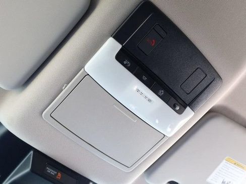 Certified 2025 Nissan Rogue SV FWD image 16