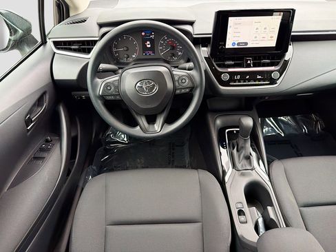 Used 2025 Toyota Corolla LE w/ Convenience Package image 16