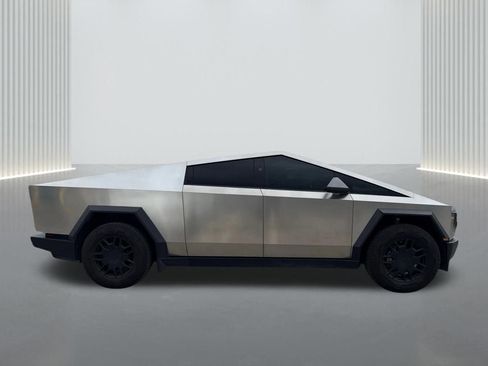 Used 2025 Tesla Cybertruck AWD Crew Cab image 4