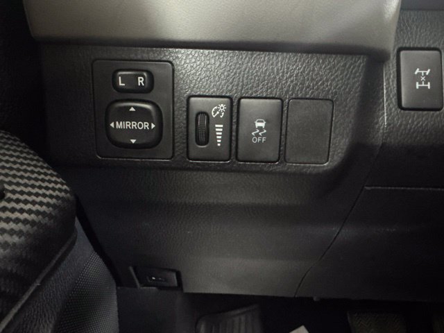 Used 2013 Toyota RAV4 LE AWD/4WD image 18