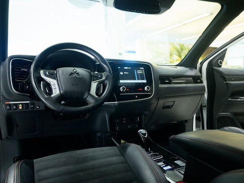 Used 2022 Mitsubishi Outlander GT image 11