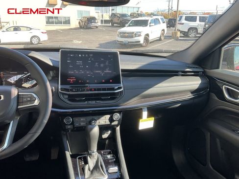 New 2026 Jeep Compass Latitude image 13