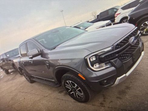 Used 2024 Ford Ranger Lariat w/ FX4 Off-Road Package image 17