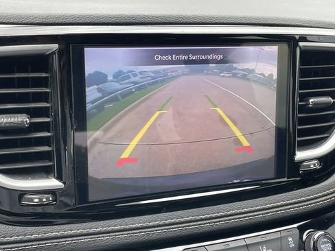 Used 2025 Chrysler Pacifica Limited FWD image 19