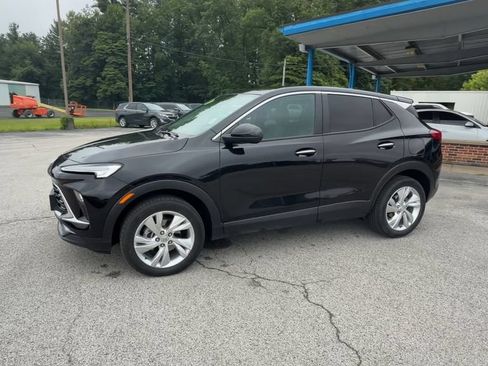 Used 2025 Buick Encore GX Preferred AWD/4WD image 4