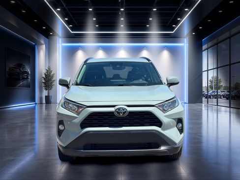 Used 2021 Toyota RAV4 XLE w/ XLE Grade Weather Package AWD/4WD image 9
