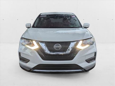 Used 2018 Nissan Rogue S image 2