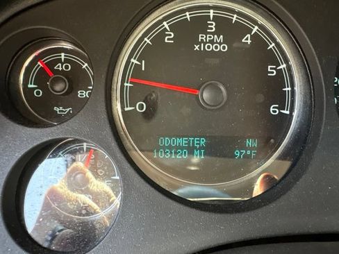 Used 2013 Chevrolet Avalanche LTZ RWD image 10