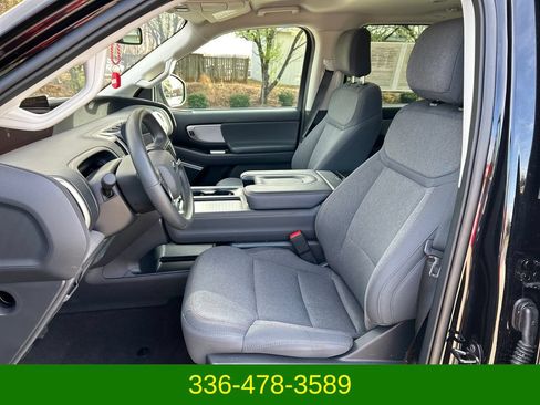 Used 2025 Ford Expedition Active RWD image 9