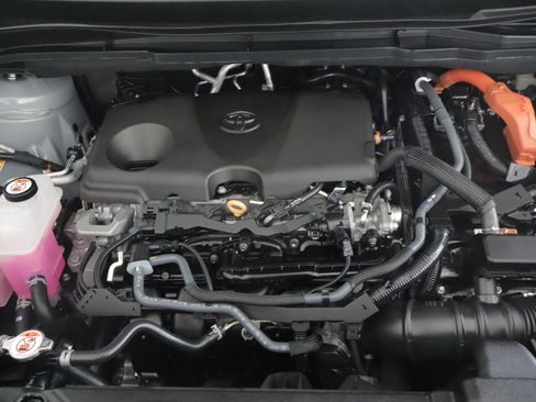 Used 2025 Toyota Sienna XSE w/ XSE Plus Package AWD/4WD image 29