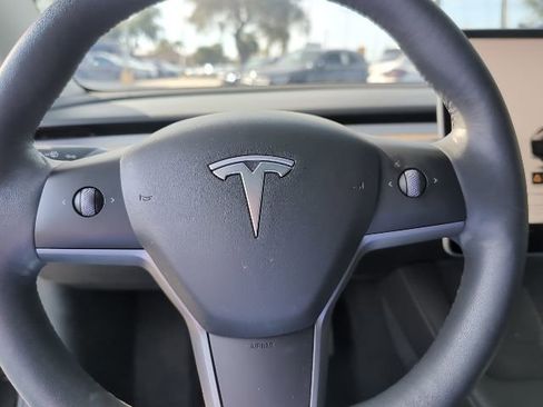 Used 2022 Tesla Model 3 Standard Range Plus image 11