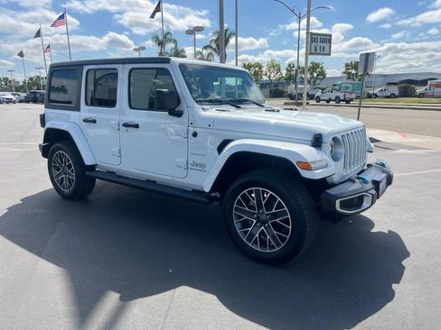 Used 2023 Jeep Wrangler Unlimited Sahara AWD/4WD image 10