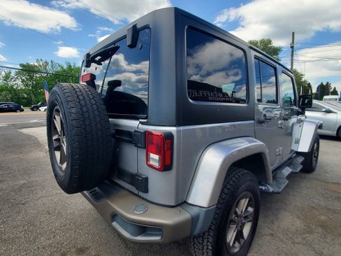 Used 2016 Jeep Wrangler Unlimited Sahara AWD/4WD image 11