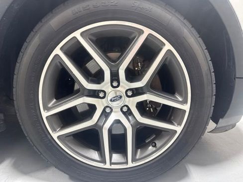 Used 2017 Ford Explorer Sport w/ Equipment Group 401A AWD/4WD image 2