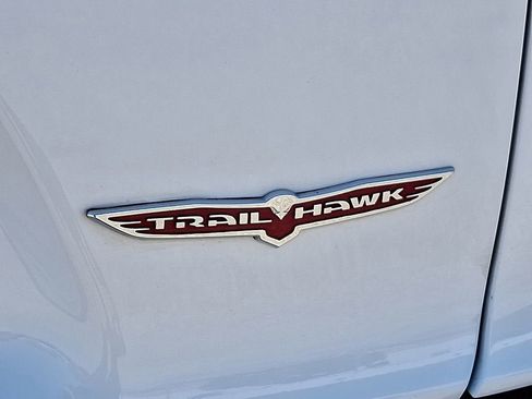 Used 2022 Jeep Cherokee Trailhawk w/ Premium Leather Package AWD/4WD image 33
