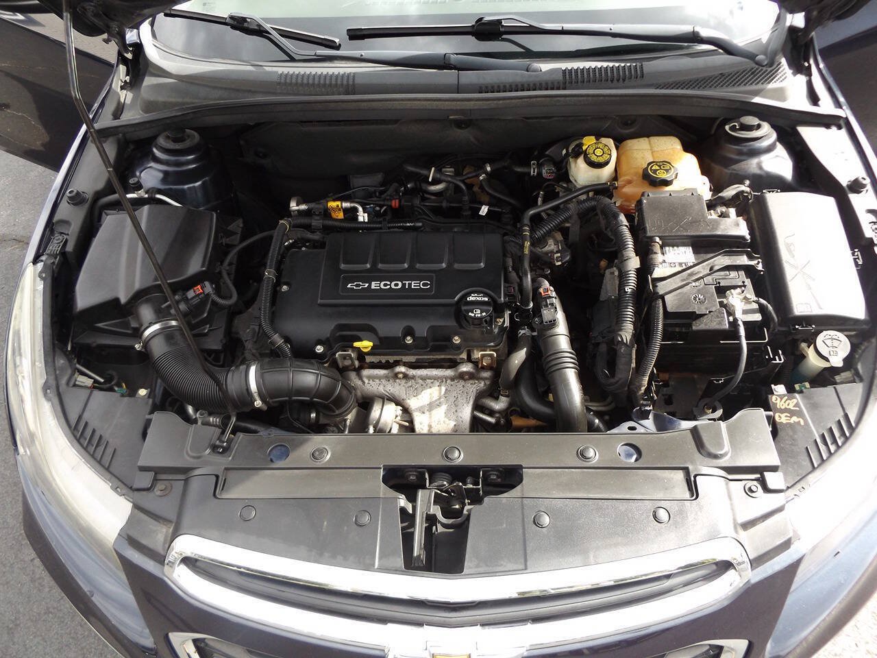 Used 2015 Chevrolet Cruze LTZ w/ Sun, Sound and Sport Package FWD image 31