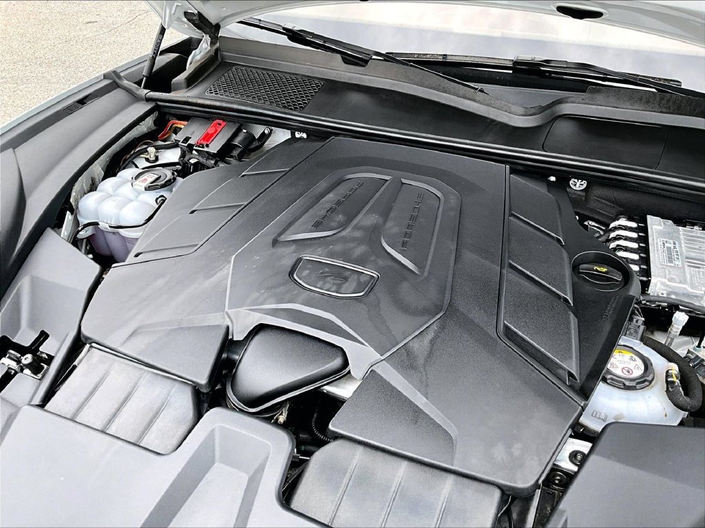 Certified 2025 Porsche Cayenne S AWD/4WD image 24