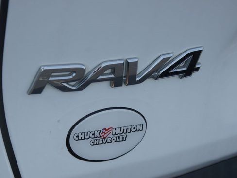 Used 2021 Toyota RAV4 LE FWD image 15