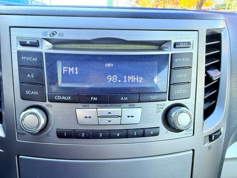 Used 2013 Subaru Legacy 2.5i Premium image 21