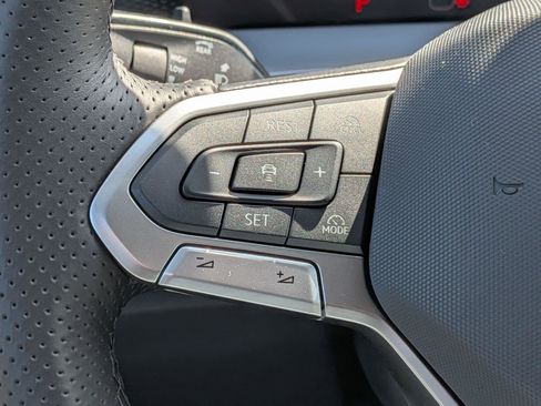 New 2026 Volkswagen Tiguan SE R-Line AWD/4WD image 18