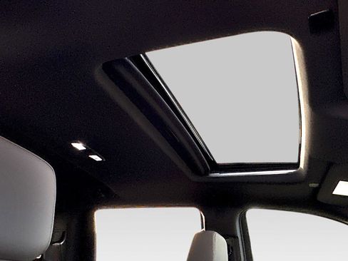 Certified 2025 Chevrolet Silverado 1500 ZR2 image 9