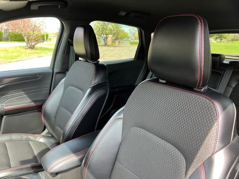 Used 2025 Ford Escape ST-Line Select AWD/4WD image 17