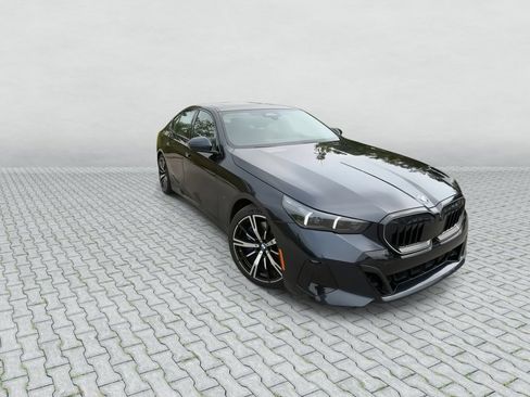 Used 2024 BMW 540i xDrive w/ Premium Package AWD/4WD image 2